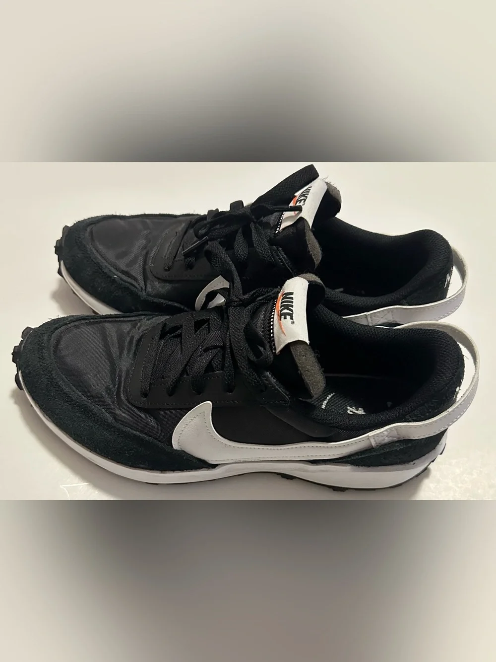 Nike Men’s Black & White Waffle Debut Sneakers Sz 7